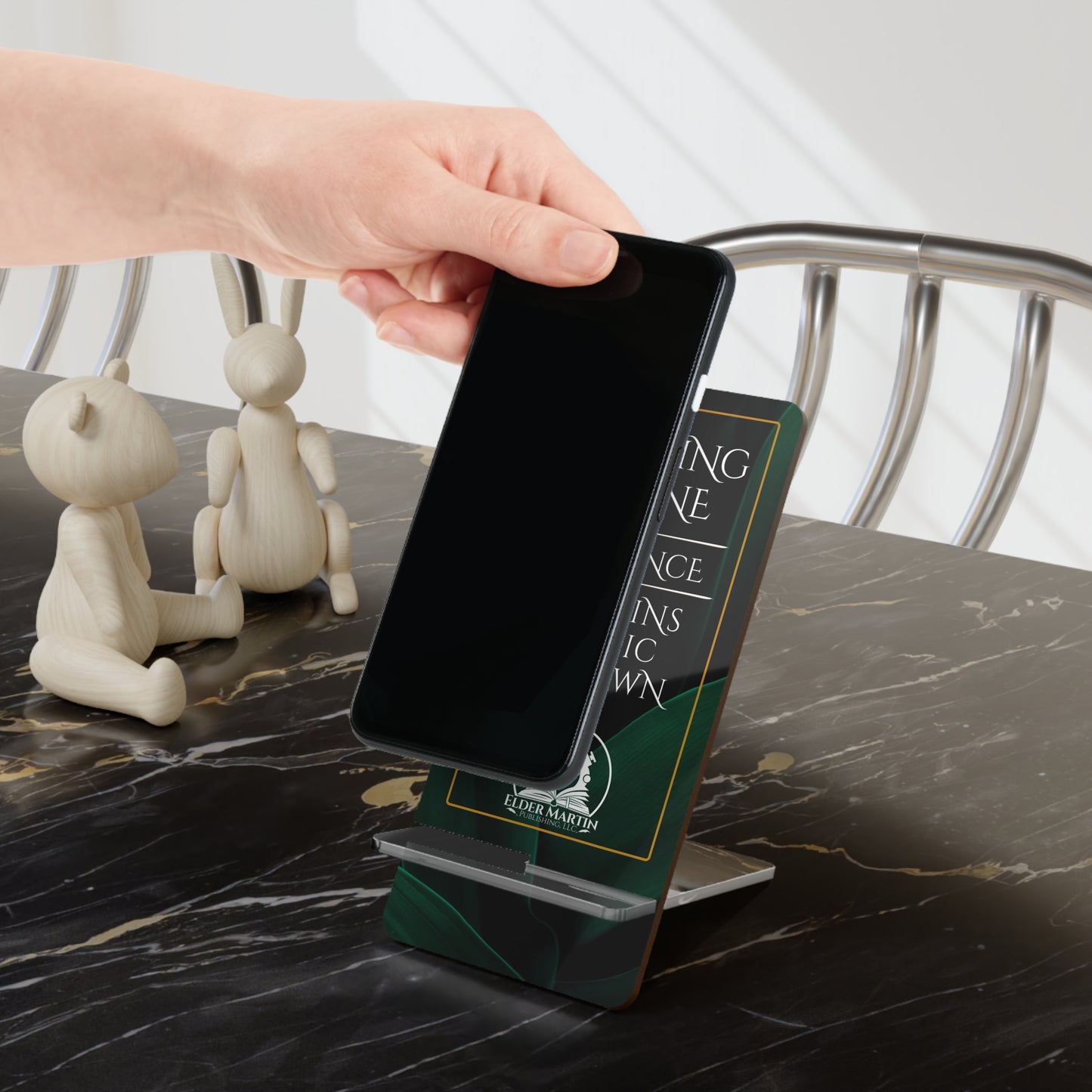 Sending Stone Smartphone Display Stand - Lush Leaves